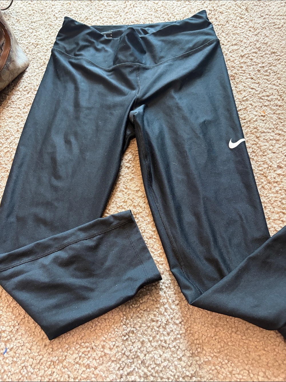 B69 Nike women’s Md Black' Stretch Athletic Leggings with White Swoosh